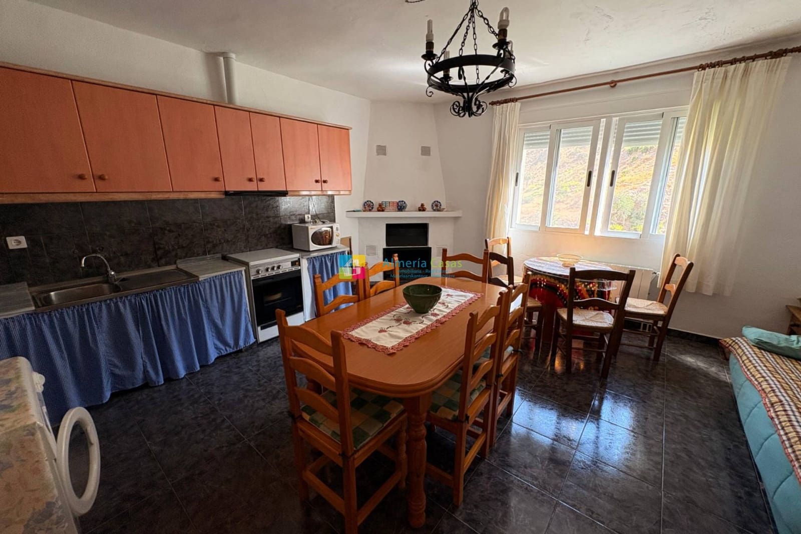 8 soveværelse Byhus til salg i Sierro med garage - € 224.950 (Ref: 9521758)