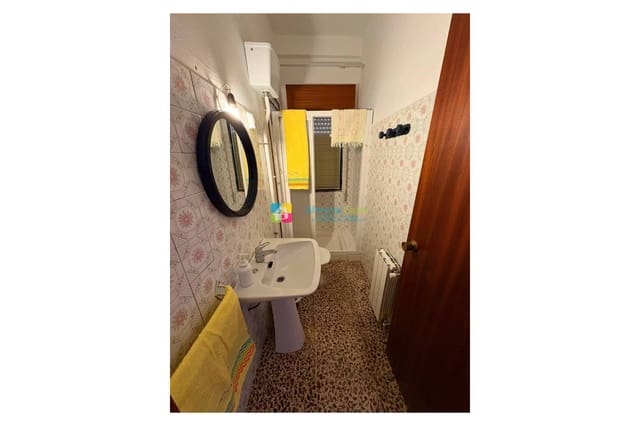 8 soveværelse Byhus til salg i Sierro med garage - € 224.950 (Ref: 9521758)