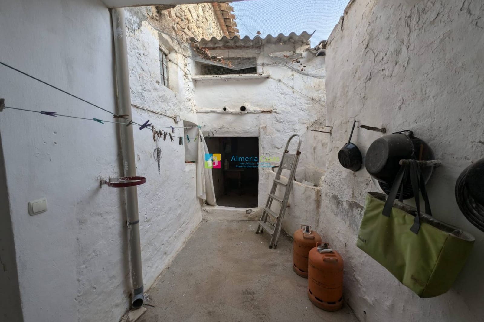 4 bedroom Townhouse for sale in Albanchez - € 59,000 (Ref: 9528503)