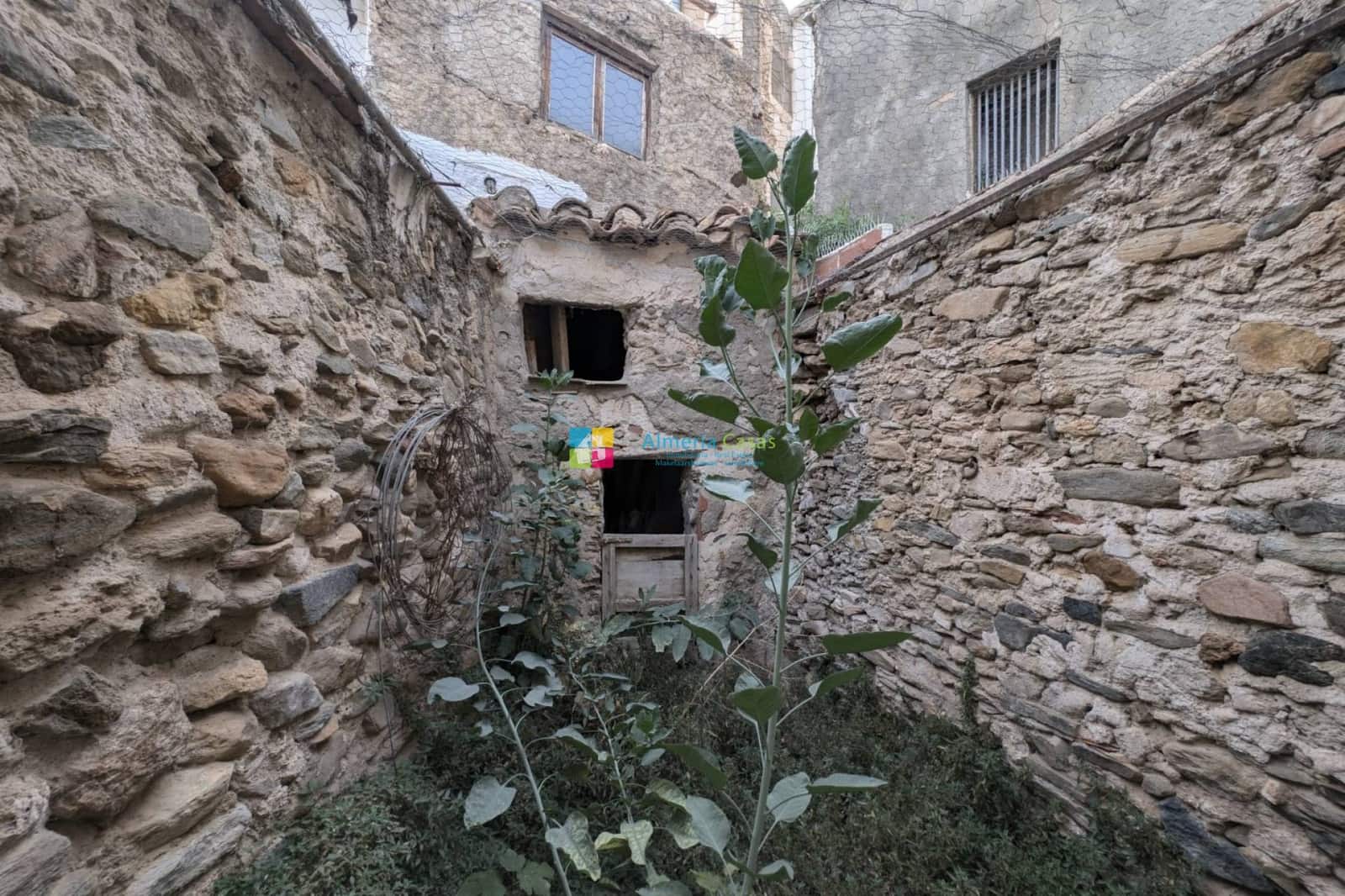 4 bedroom Townhouse for sale in Albanchez - € 59,000 (Ref: 9528503)