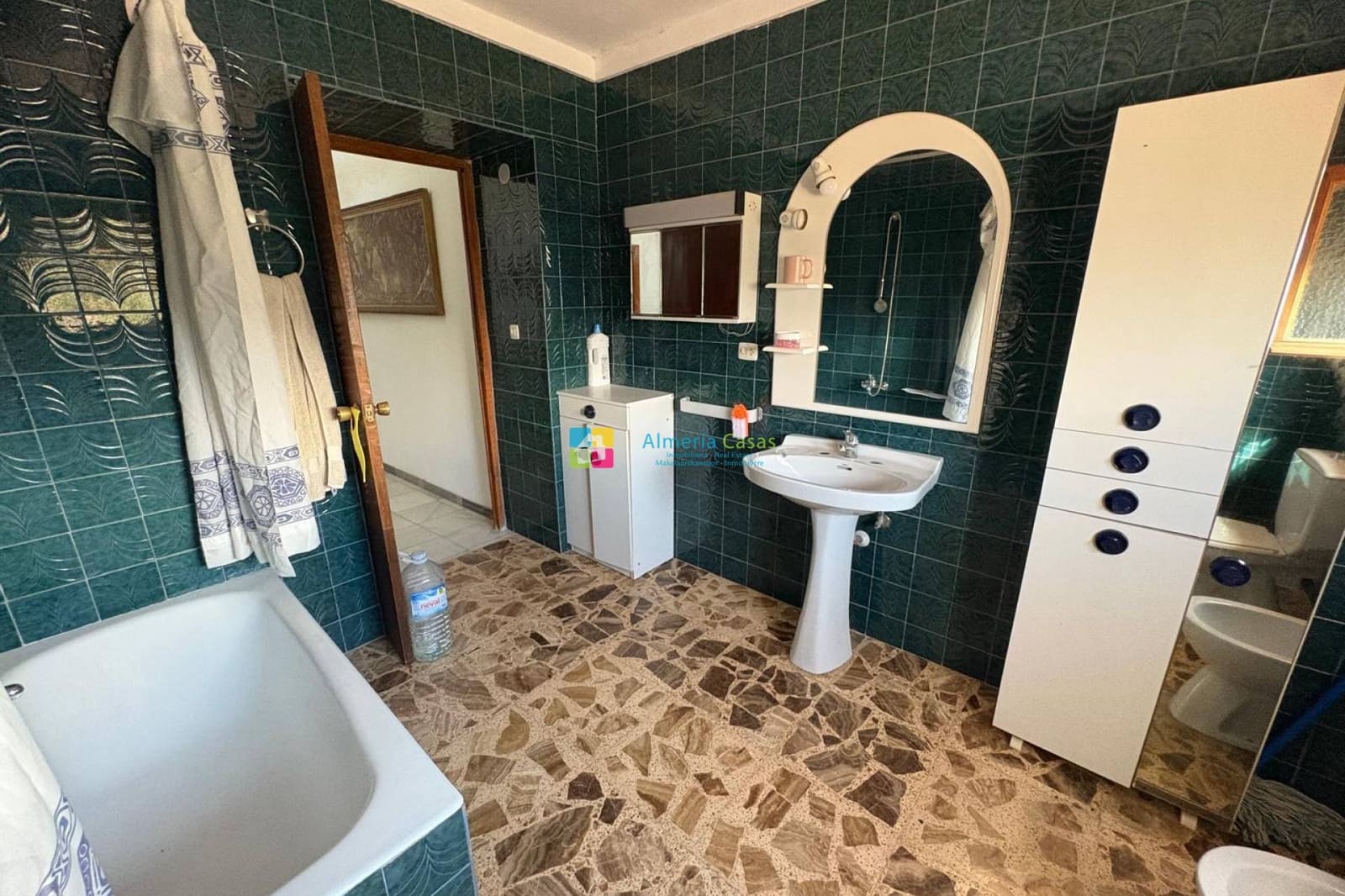 7 bedroom Townhouse for sale in Sufli - € 99,000 (Ref: 9528507)