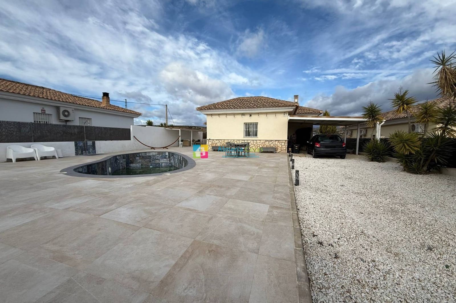 3 Zimmer Villa zu verkaufen in El Cucador mit Pool - 295.000 € (Ref: 9539602)