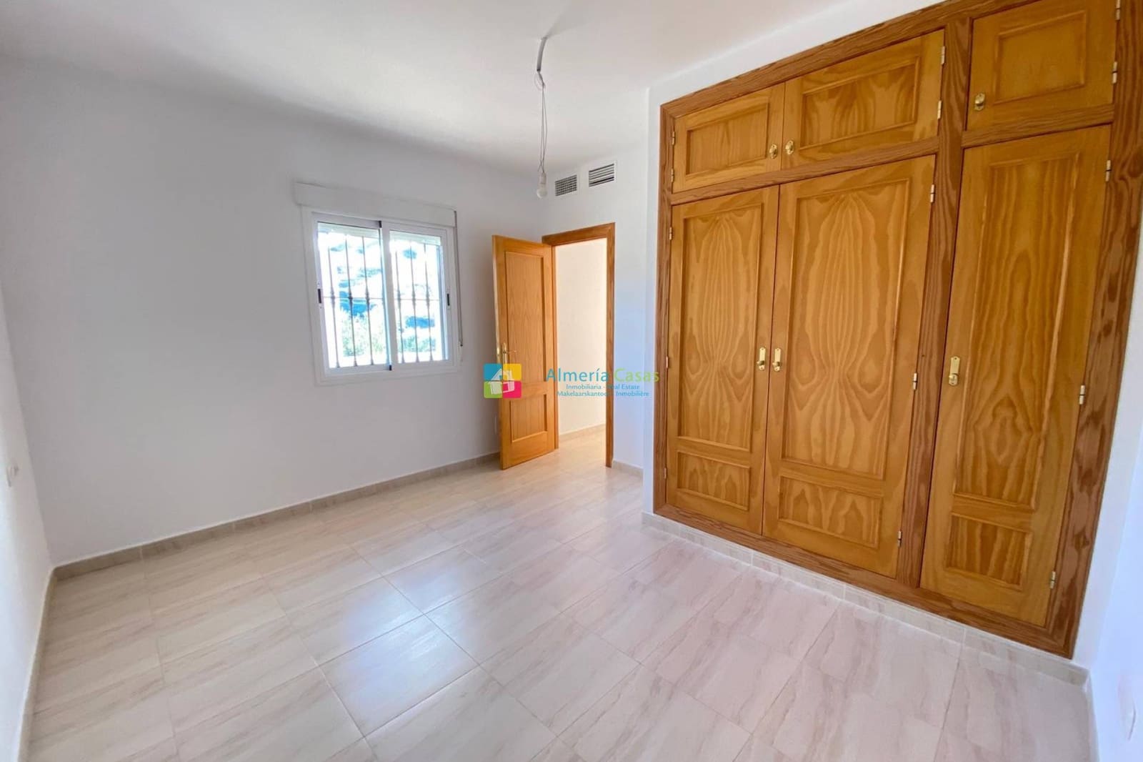 3 makuuhuone Huvila myytävänä paikassa Arboleas mukana uima-altaan - 255 000 € (Ref: 9542000)