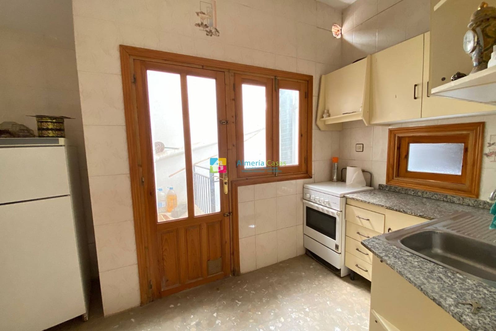 6 bedroom Townhouse for sale in Cantoria with garage - € 155,000 (Ref: 9542001)