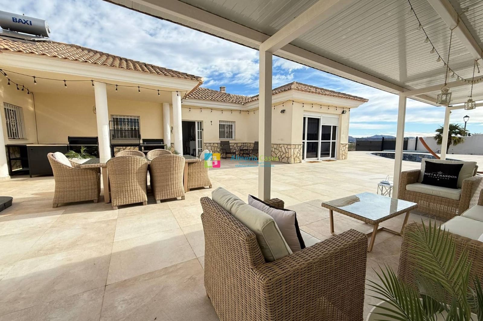 3 bedroom Villa for sale in El Cucador with pool - € 295,000 (Ref: 9558927)