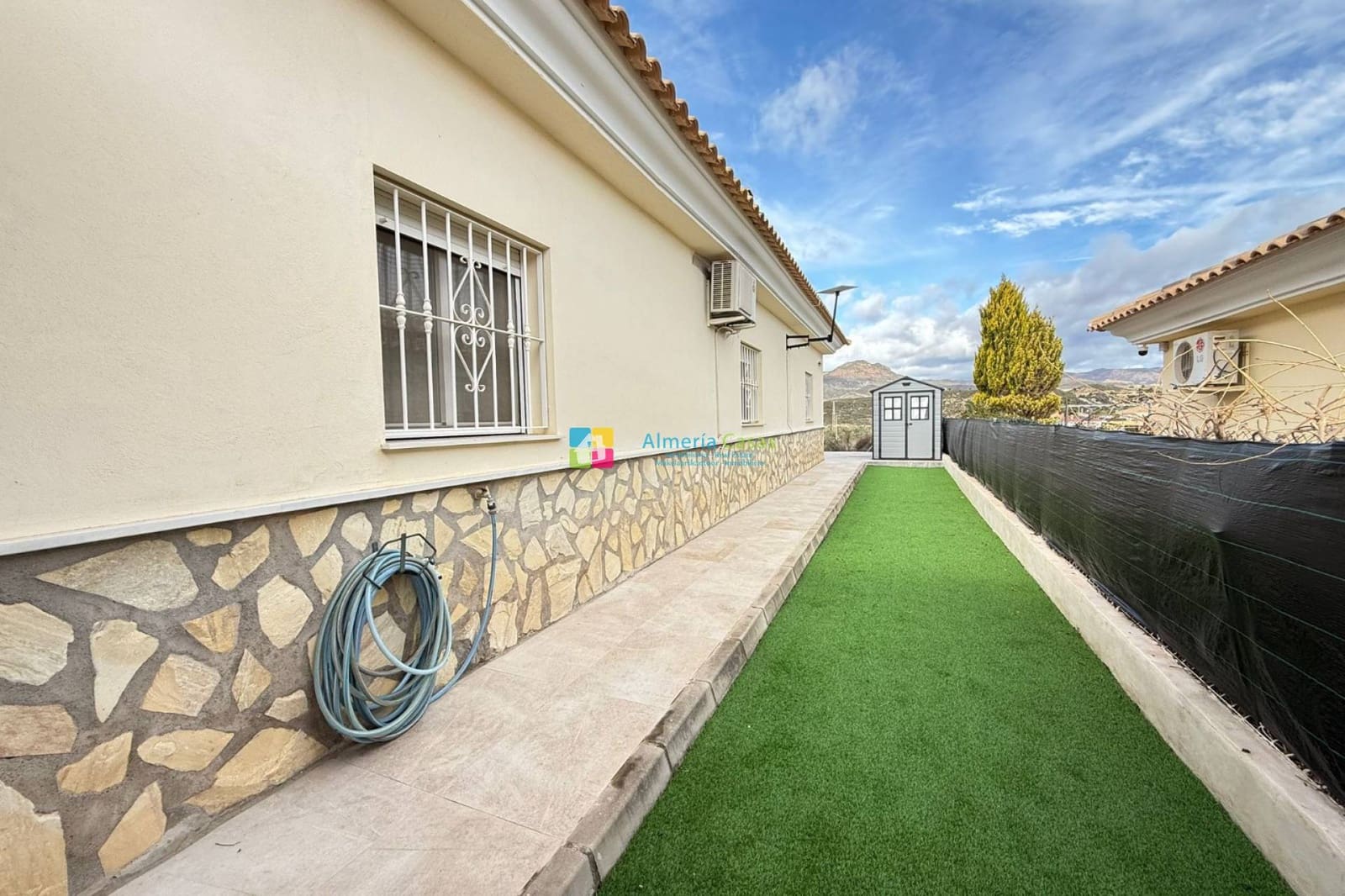 3 bedroom Villa for sale in El Cucador with pool - € 295,000 (Ref: 9558927)