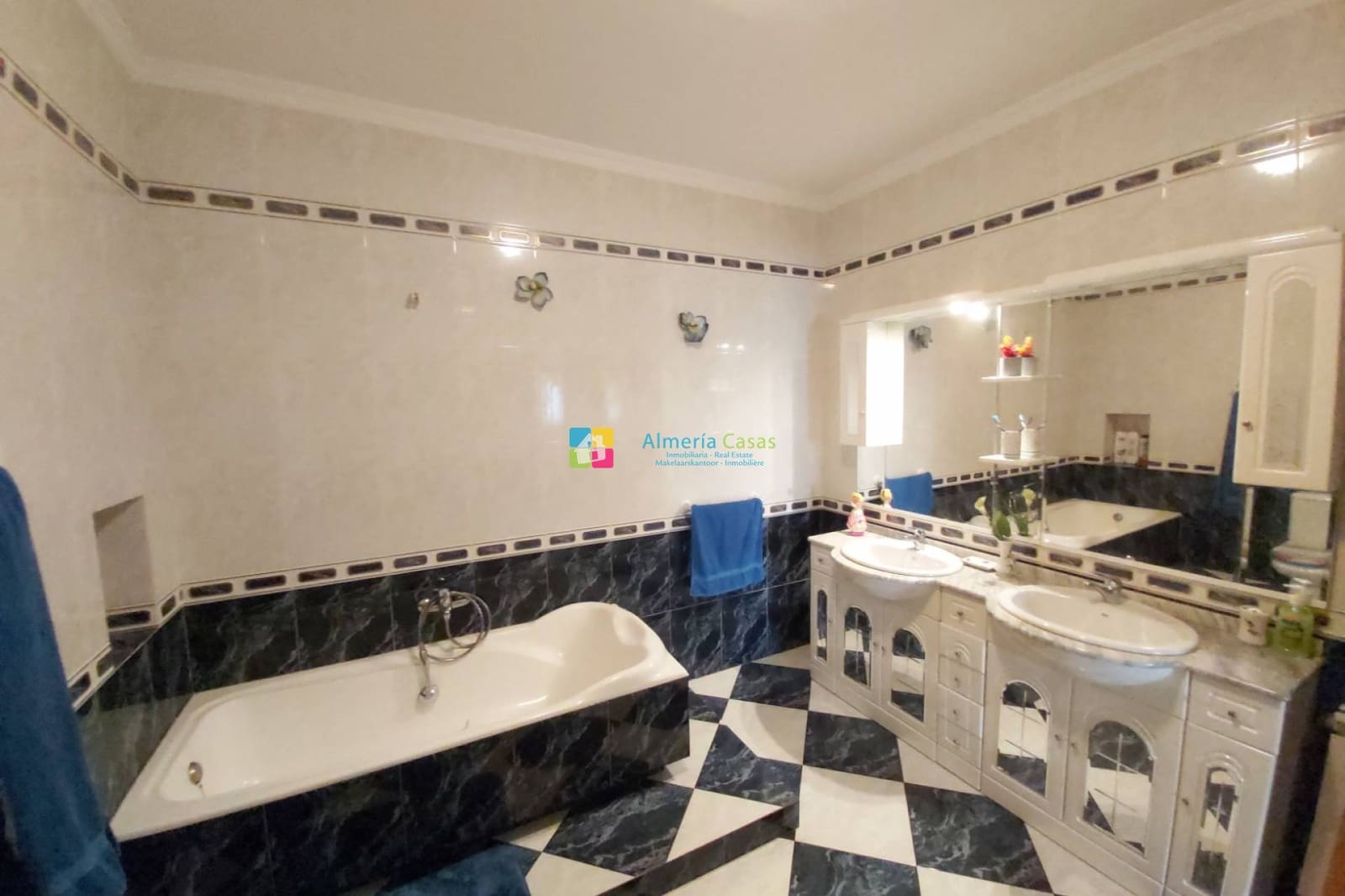 6 soverom Villa til salgs i Oria - € 290 000 (Ref: 9571920)