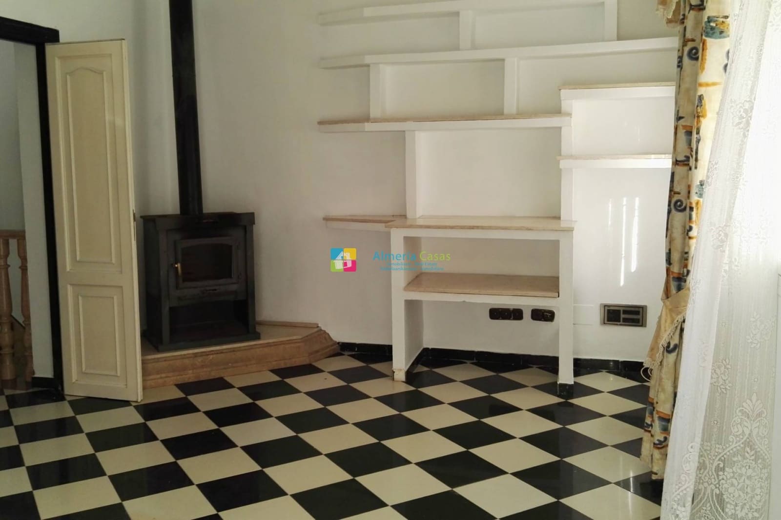 Casa de 3 habitaciones en Fines en venta - 95.000 € (Ref: 9583489)