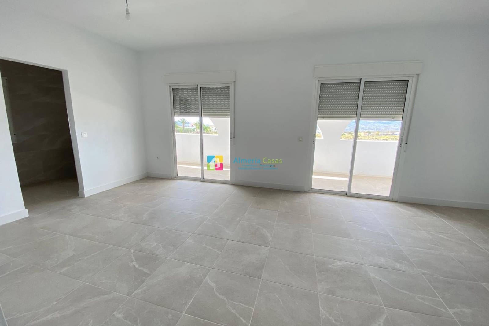 4 makuuhuone Huvila myytävänä paikassa Zurgena mukana uima-altaan - 294 000 € (Ref: 9588281)