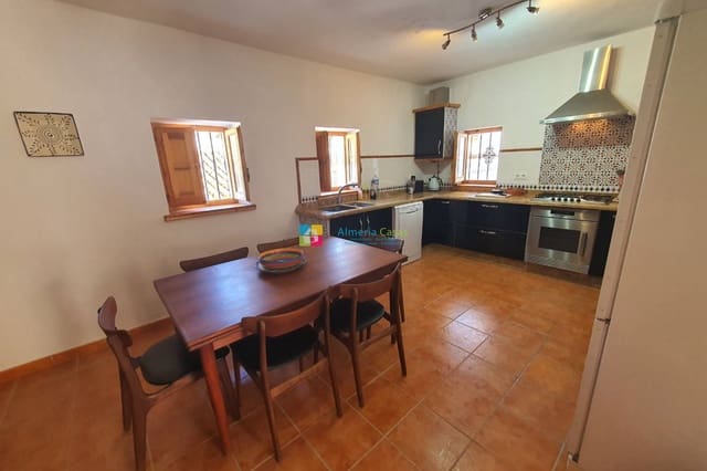 Casa de 3 habitaciones en Oria en venta - 120.000 € (Ref: 9596861)