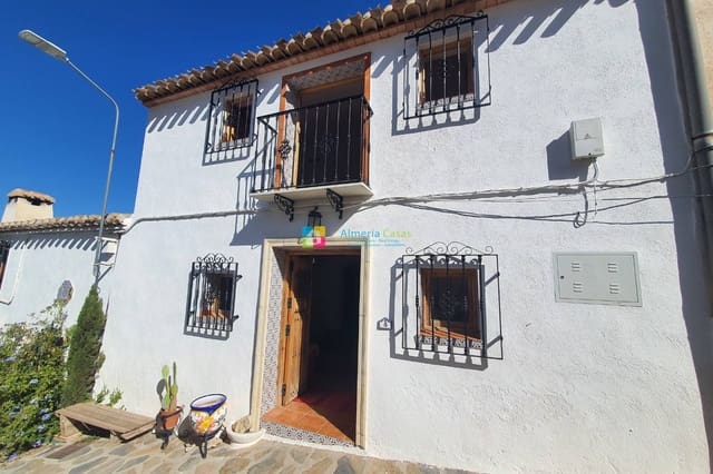 Casa de 3 habitaciones en Oria en venta - 120.000 € (Ref: 9596861)