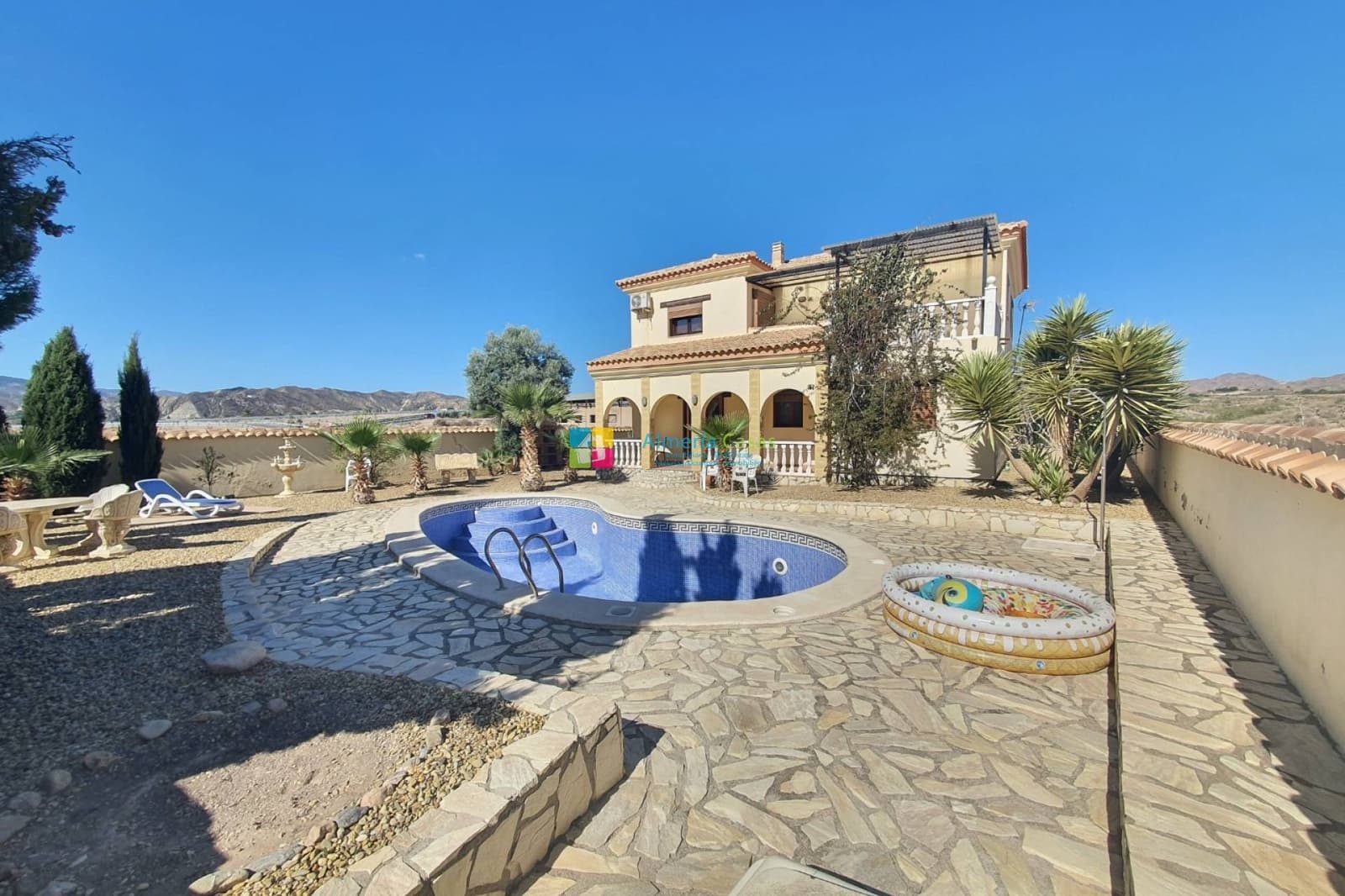 3 makuuhuone Huvila myytävänä paikassa El Cucador mukana uima-altaan - 299 000 € (Ref: 9596863)