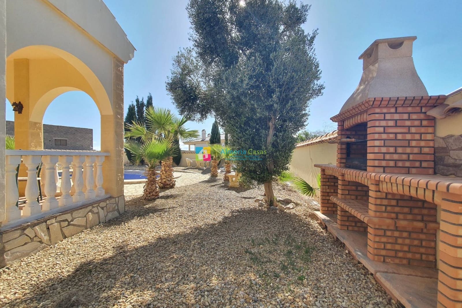 3 bedroom Villa for sale in El Cucador with pool - € 299,000 (Ref: 9650282)