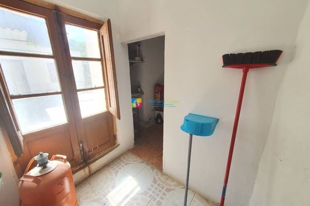 Casa de 6 habitaciones en Fines en venta - 68.000 € (Ref: 9684250)