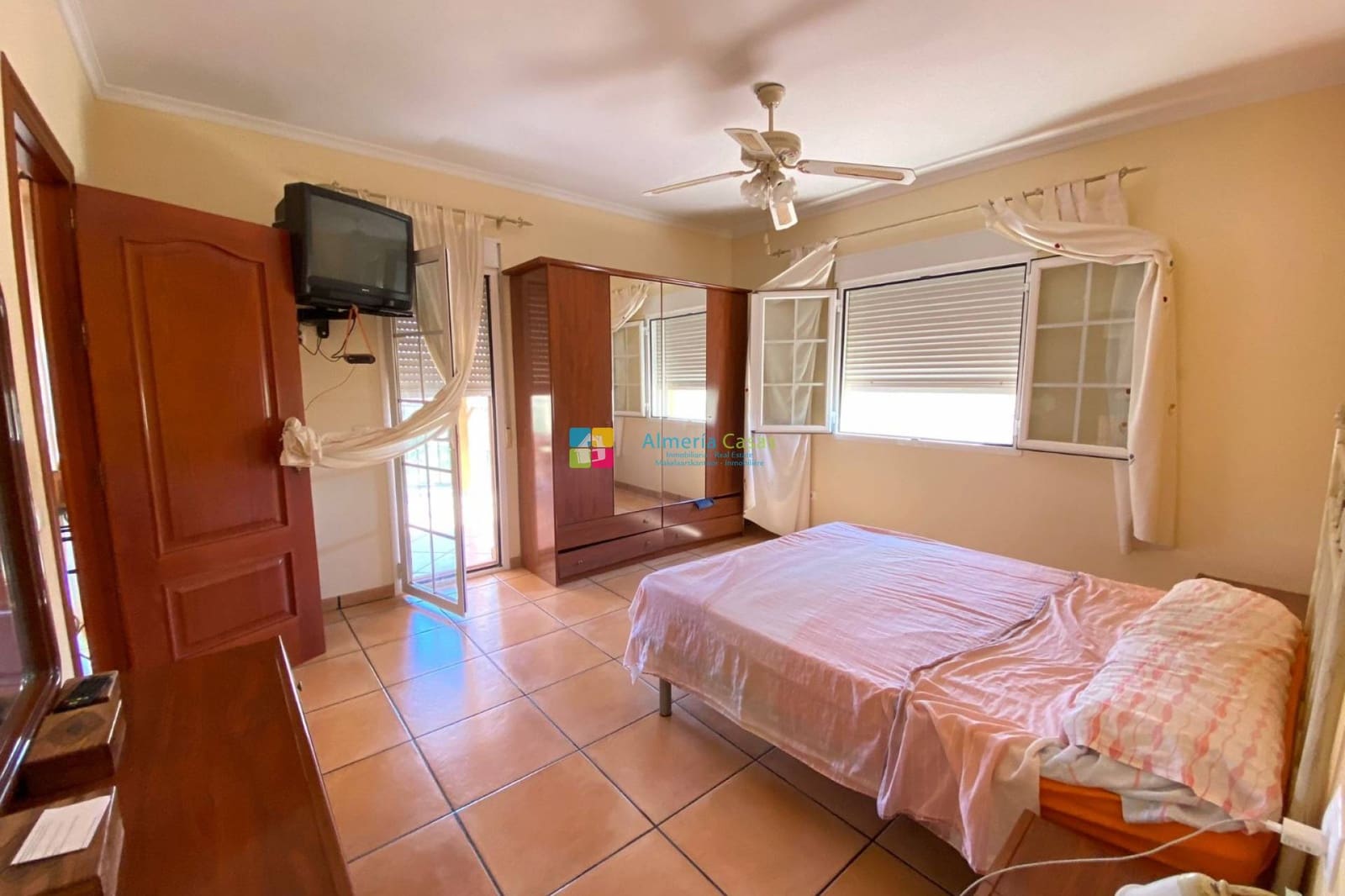 4 bedroom Villa for sale in Cuevas del Almanzora - € 295,000 (Ref: 9684252)