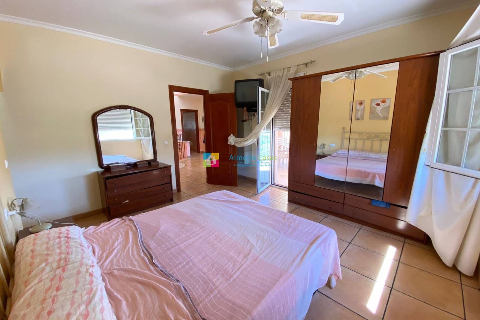 4 bedroom Villa for sale in Cuevas del Almanzora - € 295,000 (Ref: 9684252)