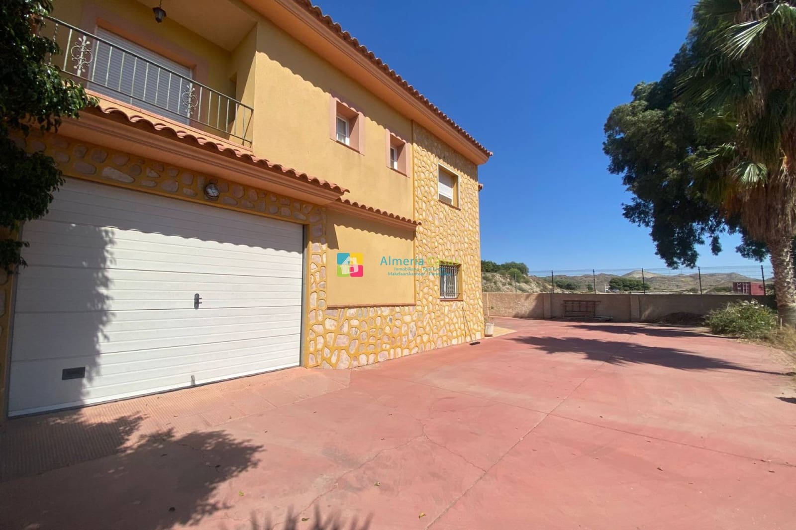 4 bedroom Villa for sale in Cuevas del Almanzora - € 295,000 (Ref: 9684252)