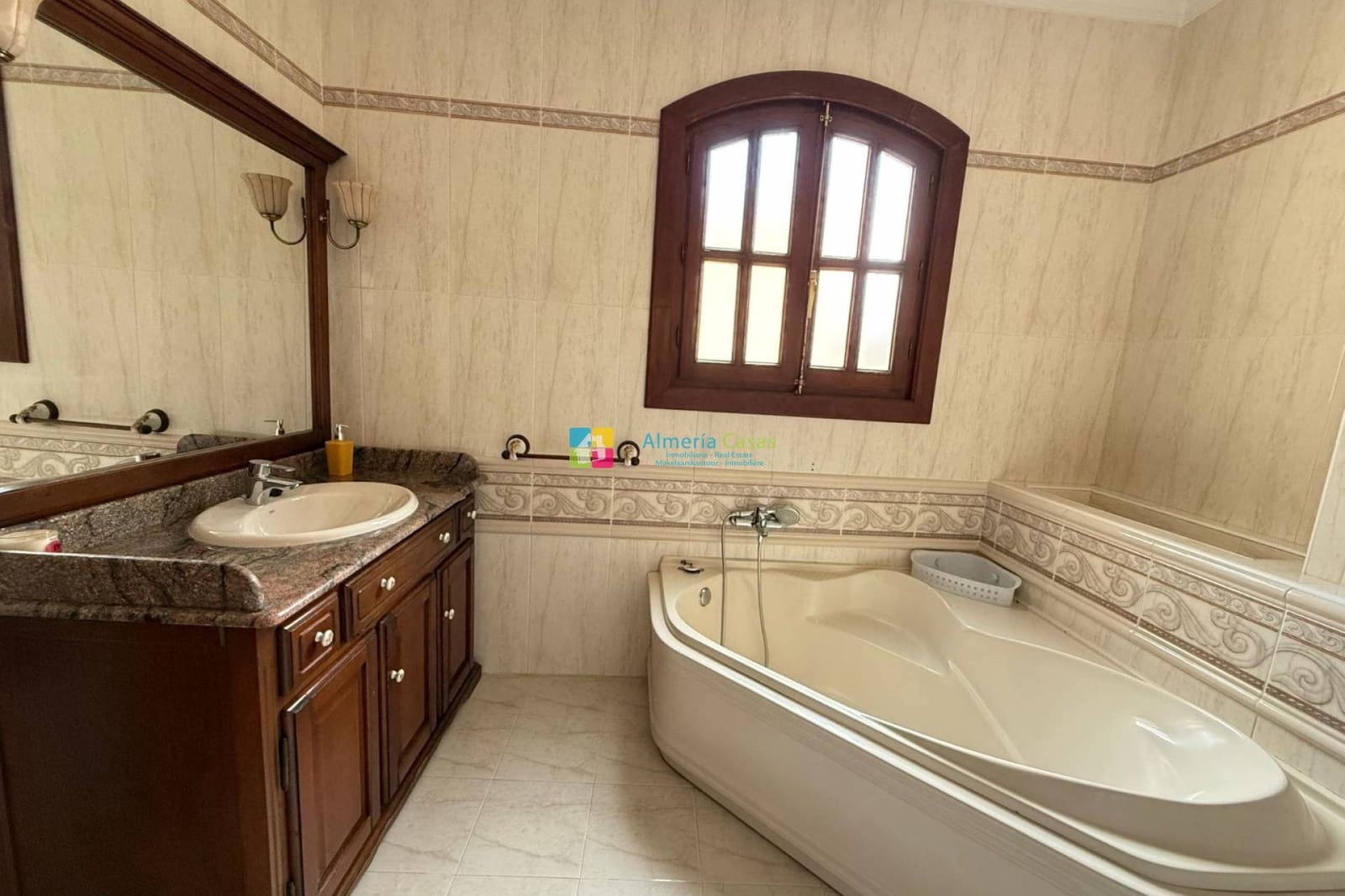 5 soveværelse Byhus til salg i Albox - € 395.995 (Ref: 9694209)