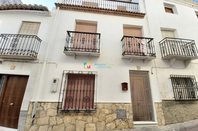 Casa de 6 habitaciones en Albanchez en venta - 95.000 € (Ref: 9713442)