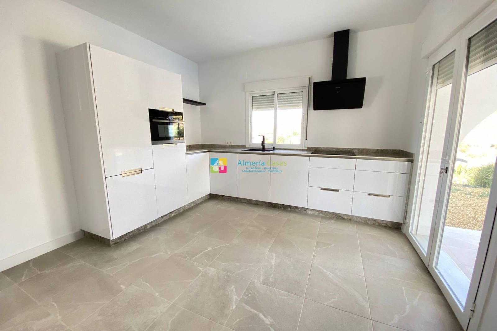 4 bedroom Villa for sale in Zurgena with pool - € 294,000 (Ref: 9730613)