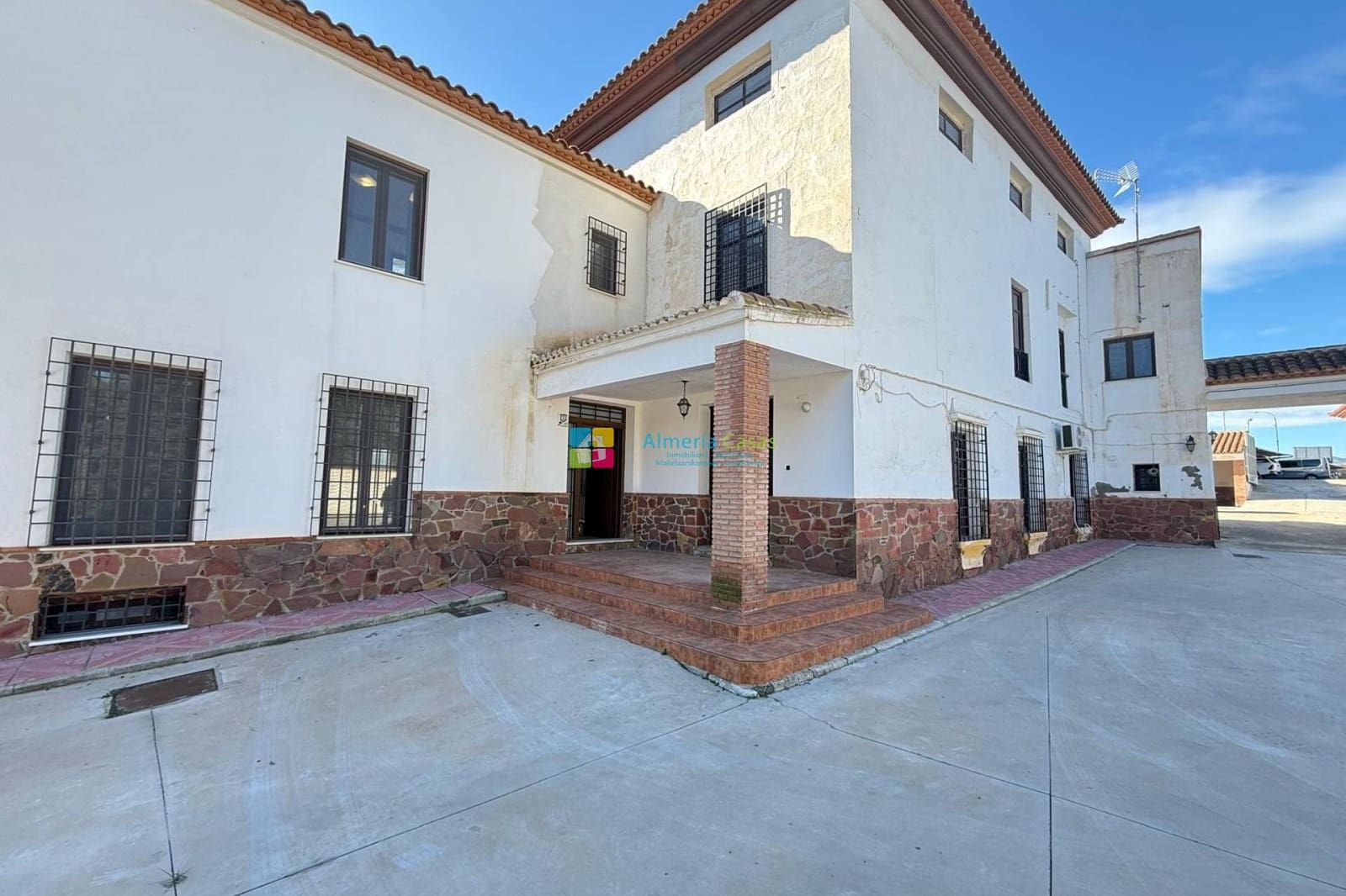 2 bedroom Finca/Country House for rent in Cantoria with pool garage - € 1,000 (Ref: 9730902)