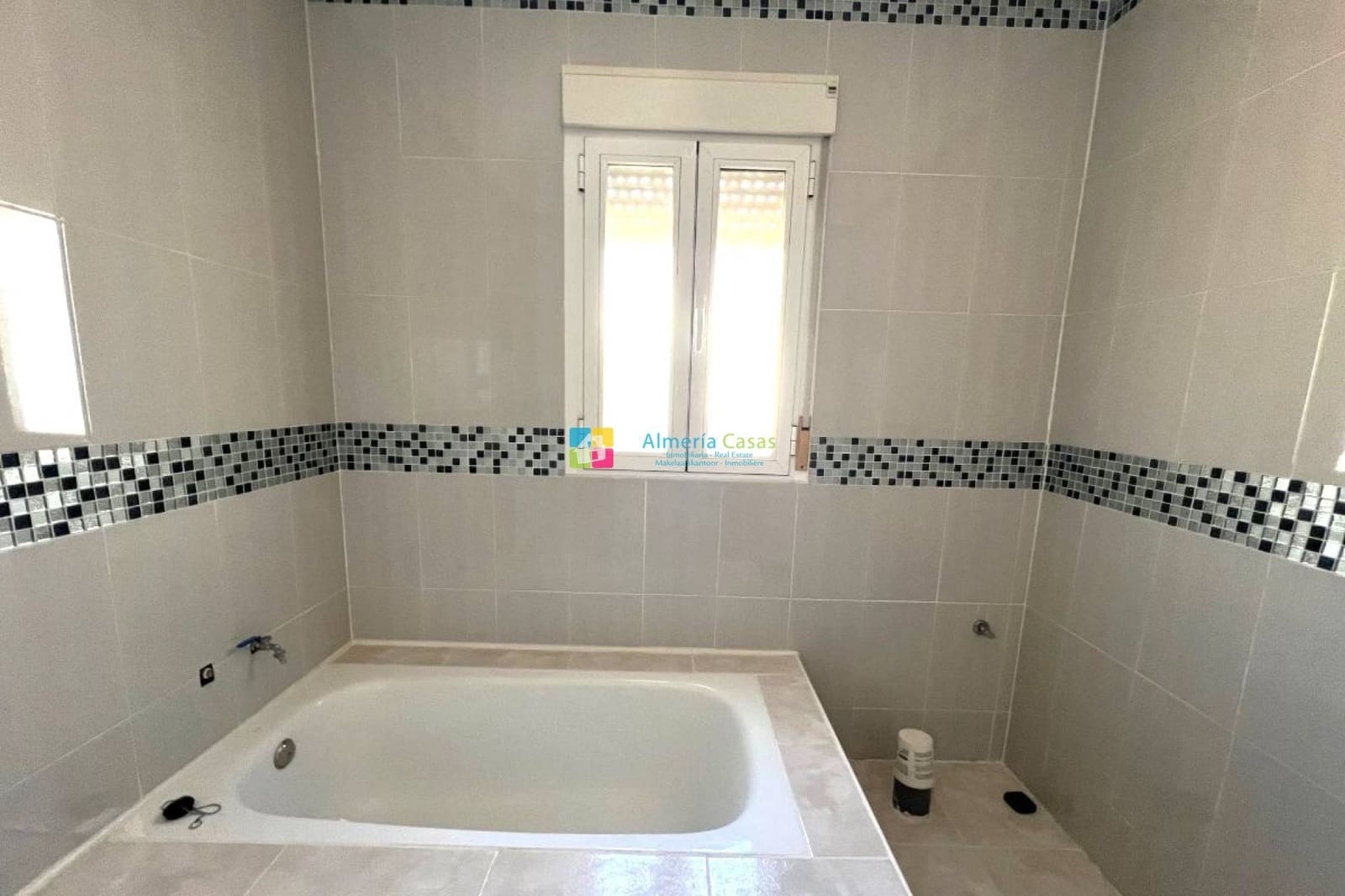 5 Zimmer Villa zu verkaufen in Arboleas mit Pool - 359.995 € (Ref: 9789412)