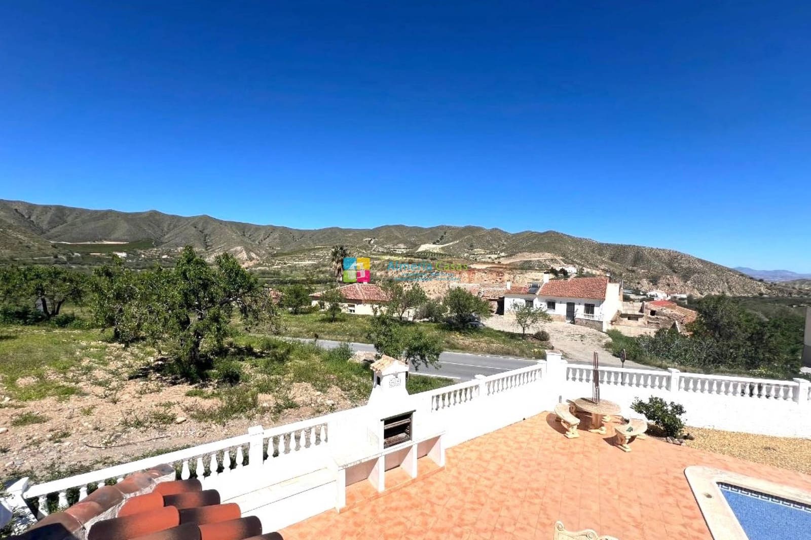 5 Zimmer Villa zu verkaufen in Arboleas mit Pool - 359.995 € (Ref: 9789412)