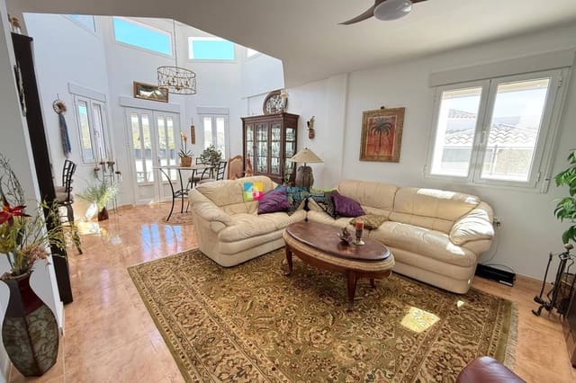 Chalet de 3 habitaciones en Arboleas en venta con piscina - 294.950 € (Ref: 9807086)