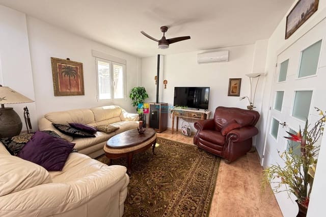 Chalet de 3 habitaciones en Arboleas en venta con piscina - 294.950 € (Ref: 9807086)