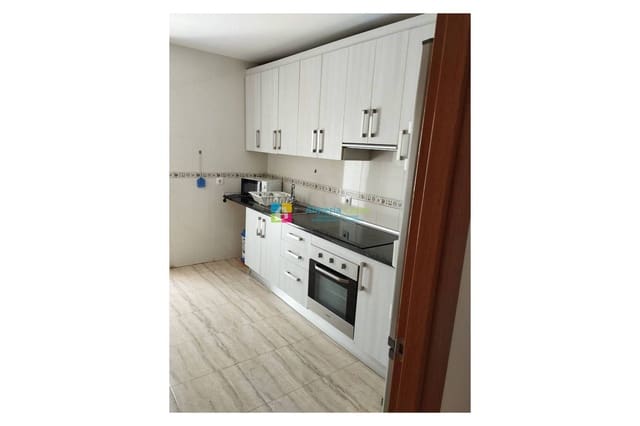 3 slaapkamer Appartement te huur in Albox met garage - € 650 (Ref: 9816120)