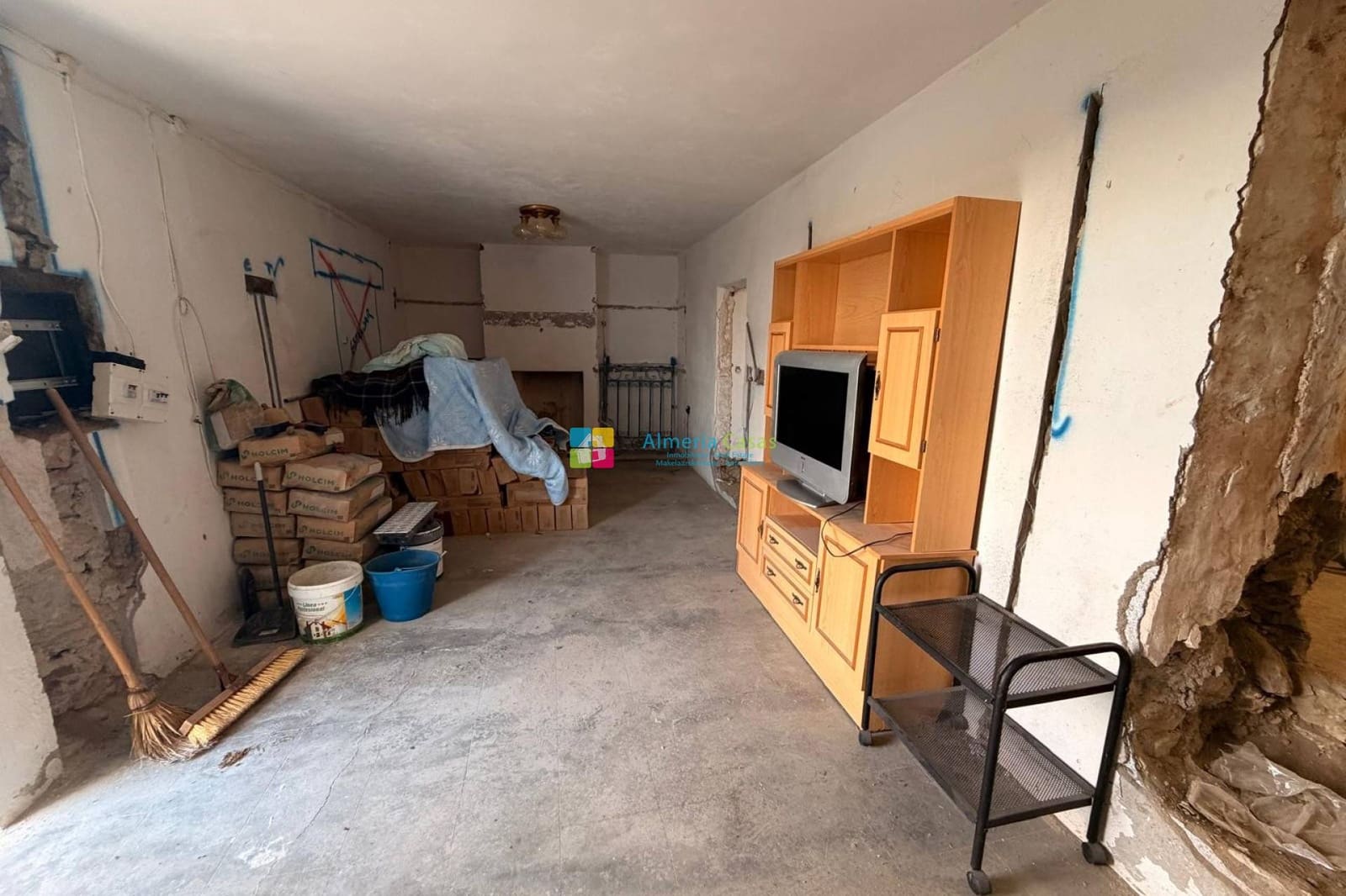 5 bedroom Finca/Country House for sale in Taberno with garage - € 119,500 (Ref: 9827645)