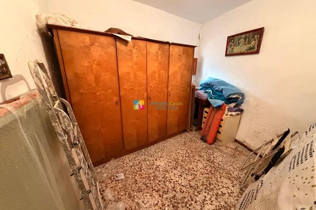 Casa de 4 habitaciones en Albanchez en venta - 35.000 € (Ref: 9832736)