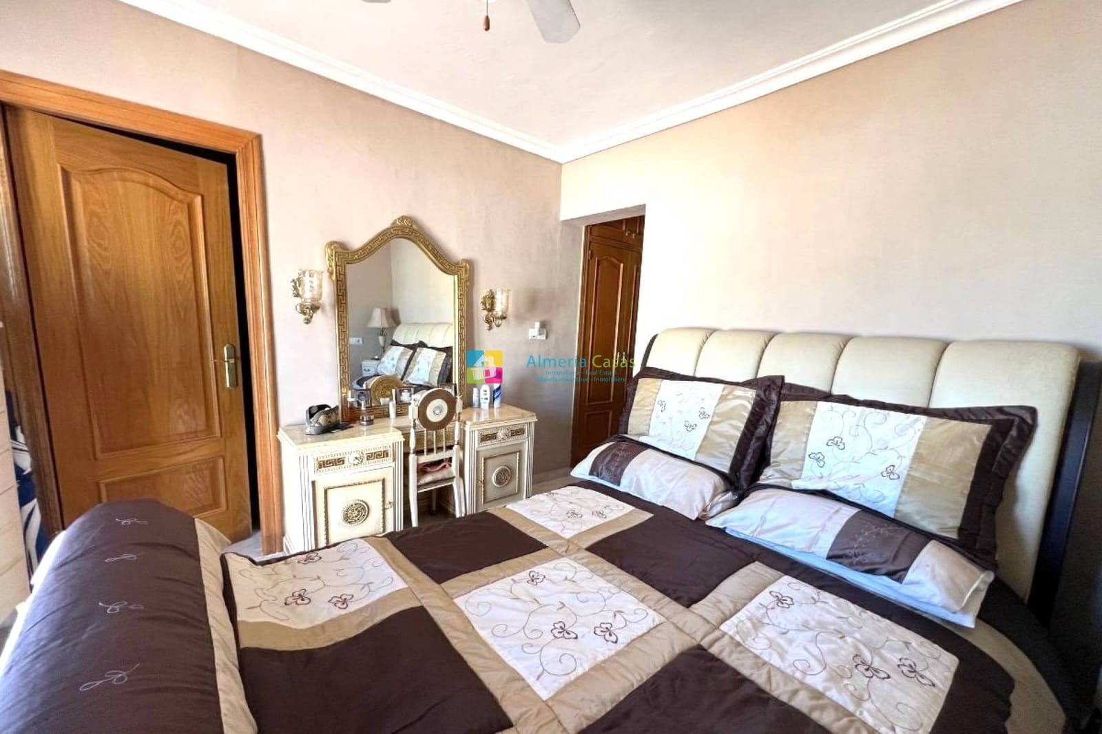 Chalet de 5 habitaciones en Arboleas en venta con piscina - 359.995 € (Ref: 9858419)