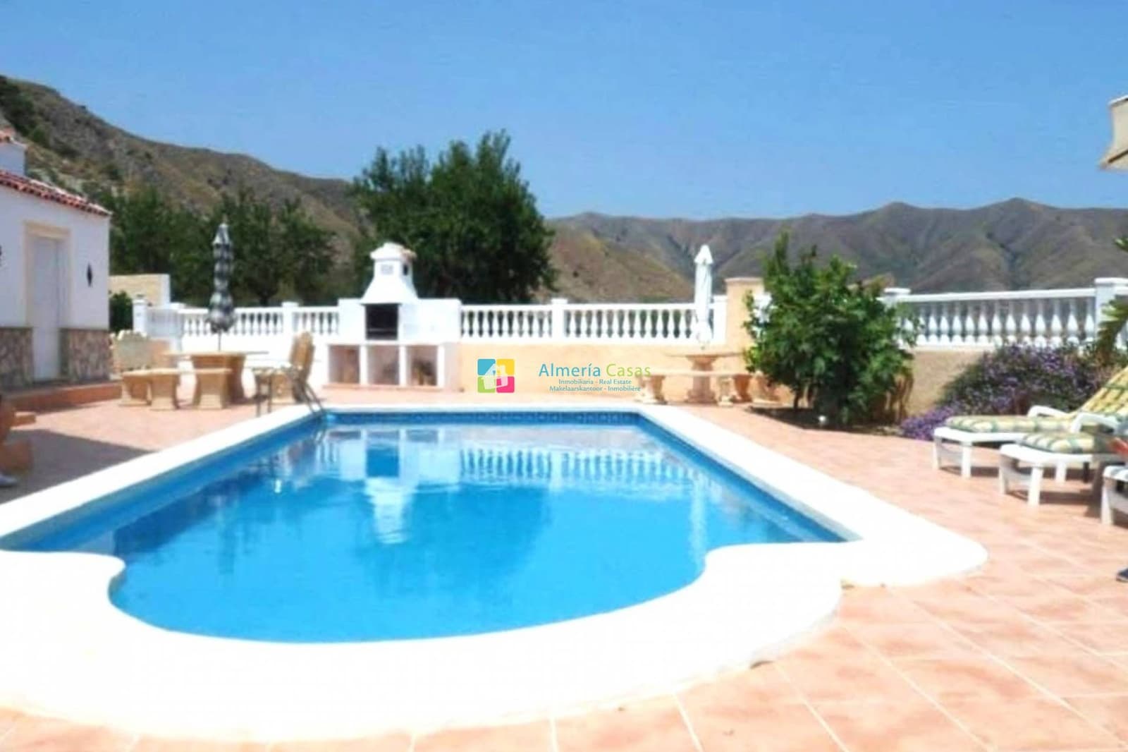 Chalet de 5 habitaciones en Arboleas en venta con piscina - 359.995 € (Ref: 9858419)