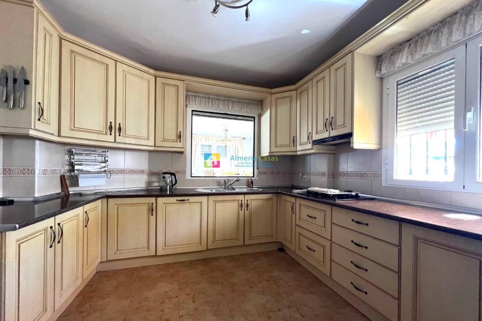 Chalet de 5 habitaciones en Arboleas en venta con piscina - 359.995 € (Ref: 9858419)