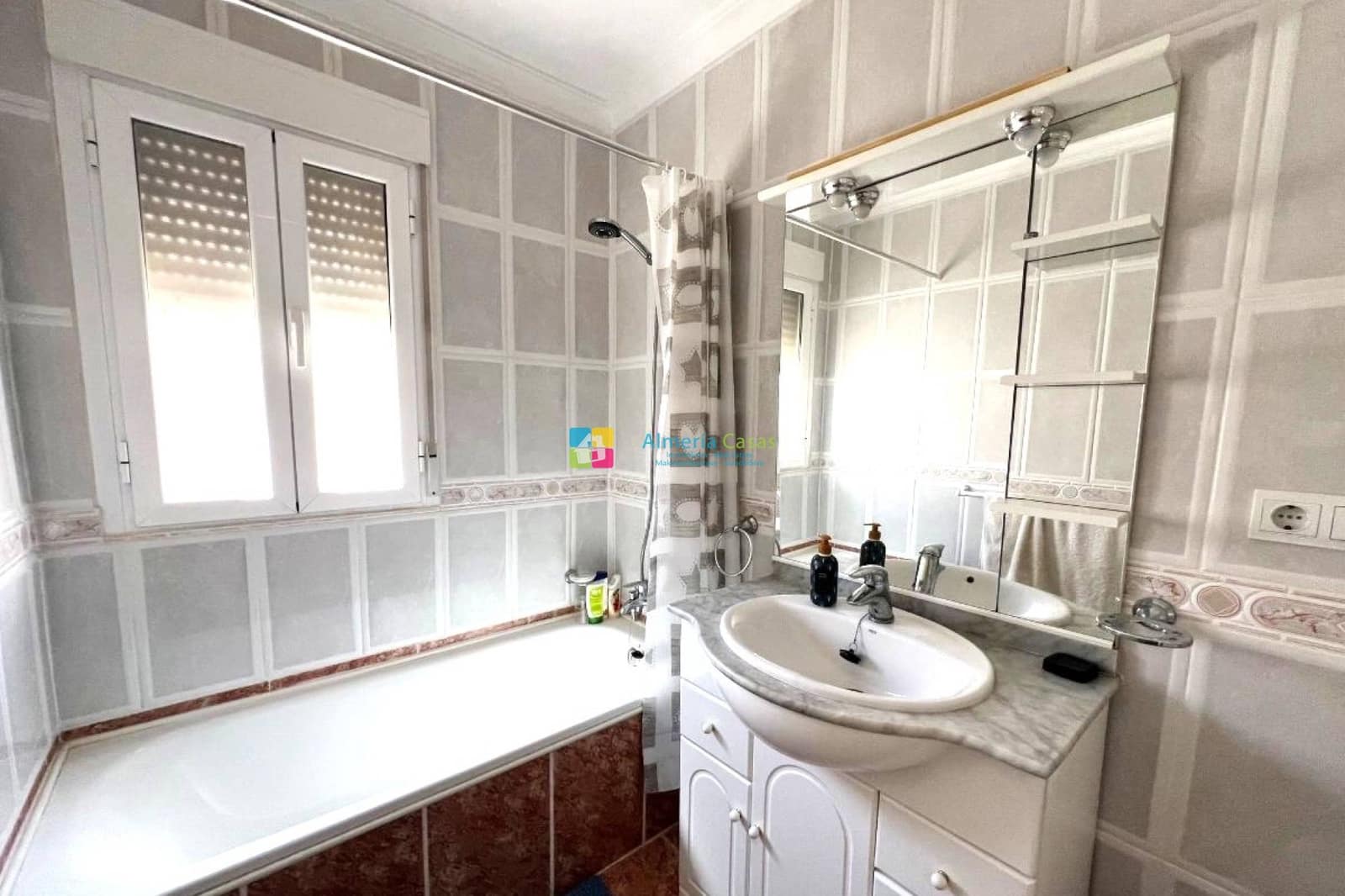 Chalet de 5 habitaciones en Arboleas en venta con piscina - 359.995 € (Ref: 9858419)
