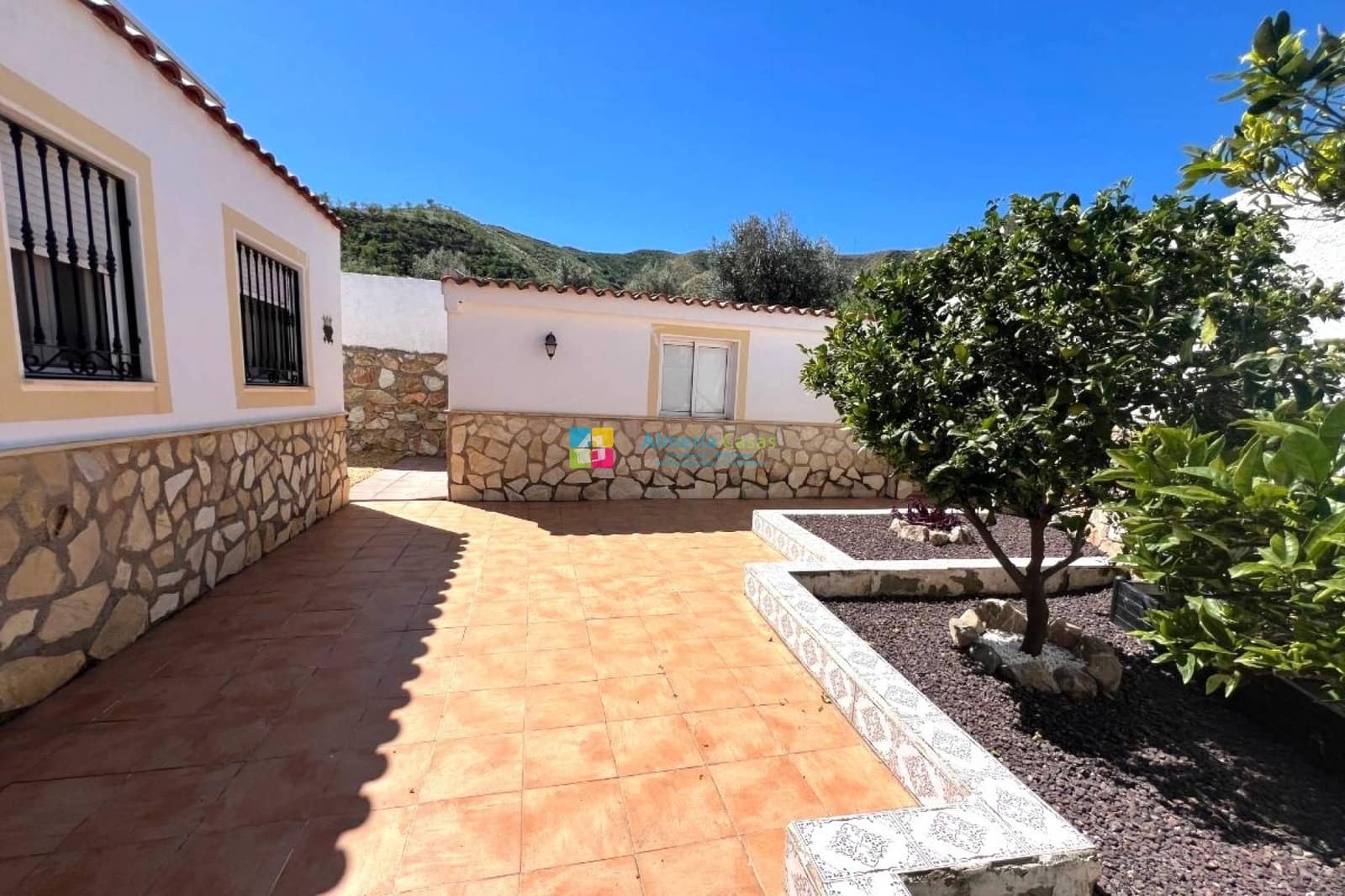 Chalet de 5 habitaciones en Arboleas en venta con piscina - 359.995 € (Ref: 9858419)
