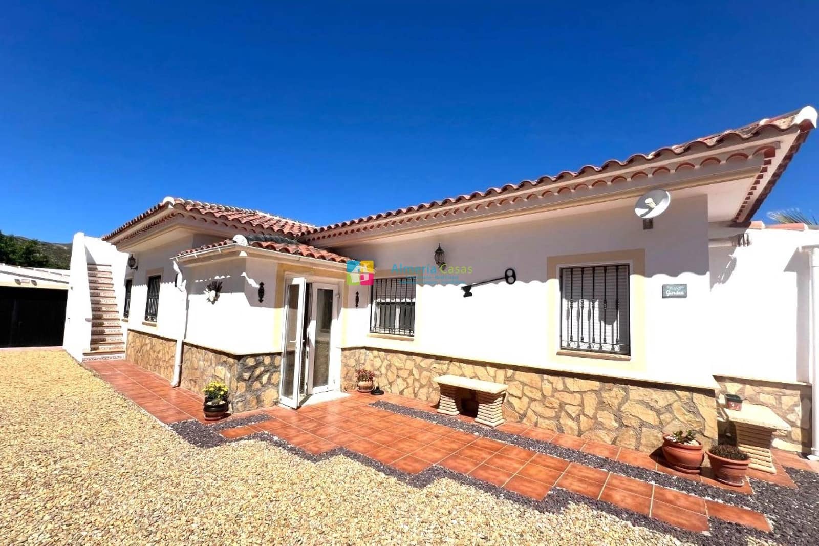 Chalet de 5 habitaciones en Arboleas en venta con piscina - 359.995 € (Ref: 9858419)