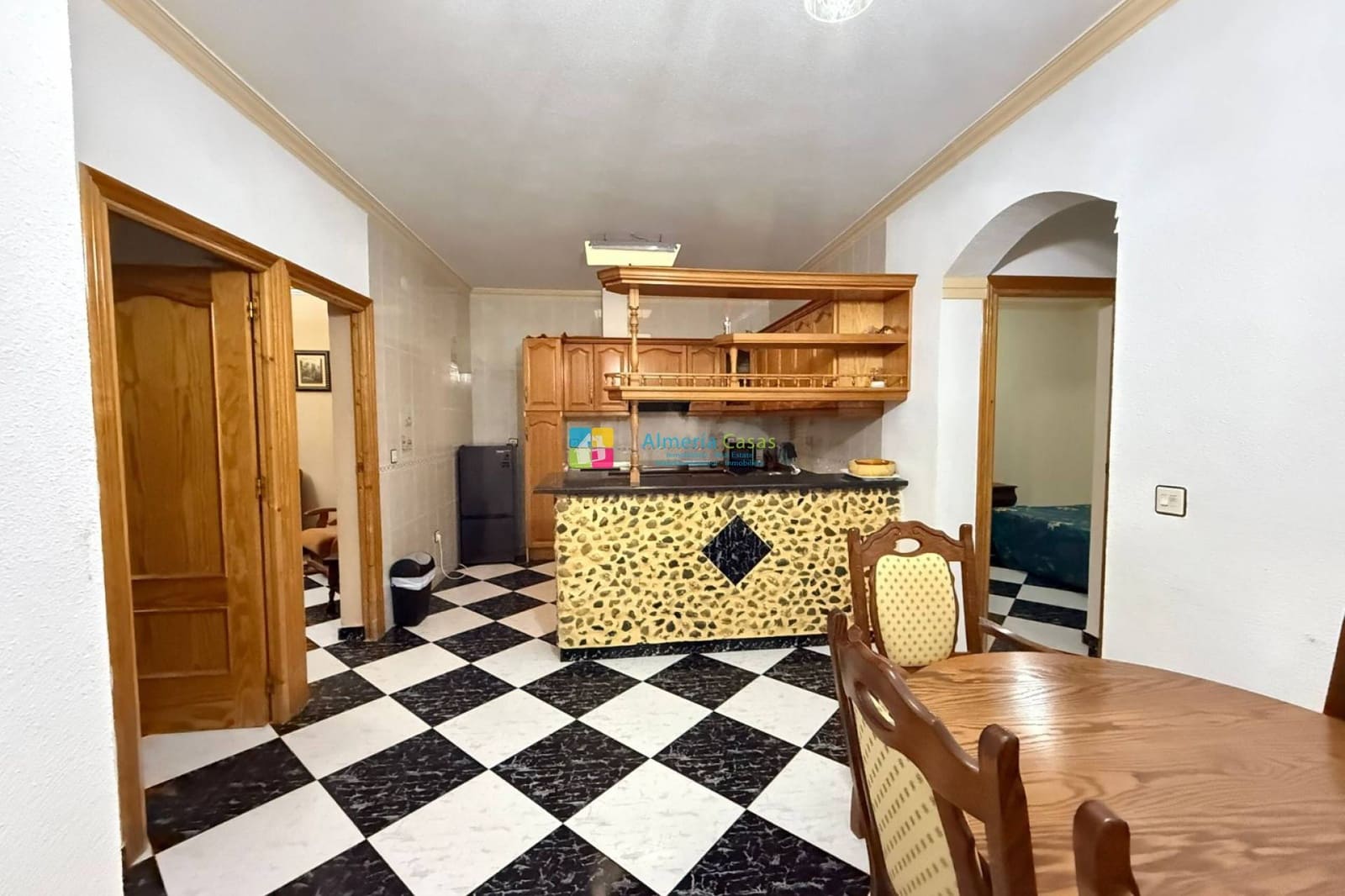 8 bedroom Townhouse for sale in Albanchez - € 68,000 (Ref: 9912232)