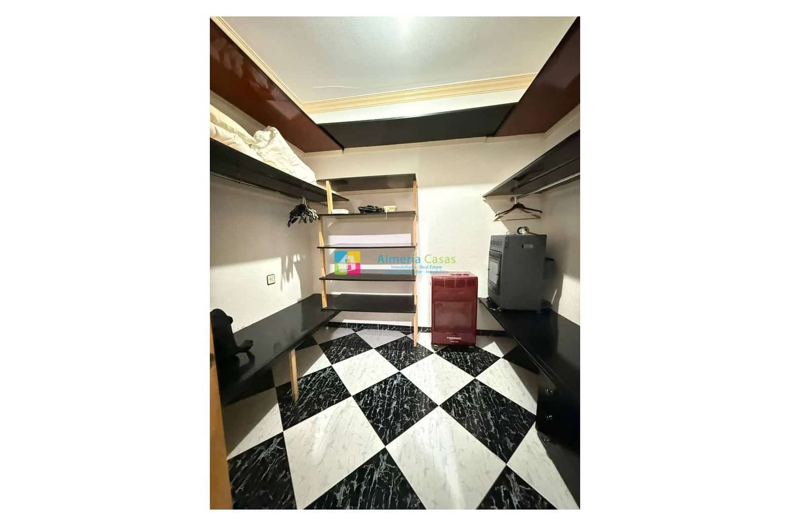 8 bedroom Townhouse for sale in Albanchez - € 68,000 (Ref: 9912232)