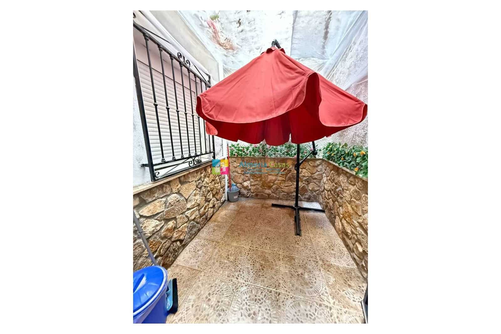 8 bedroom Townhouse for sale in Albanchez - € 68,000 (Ref: 9912232)