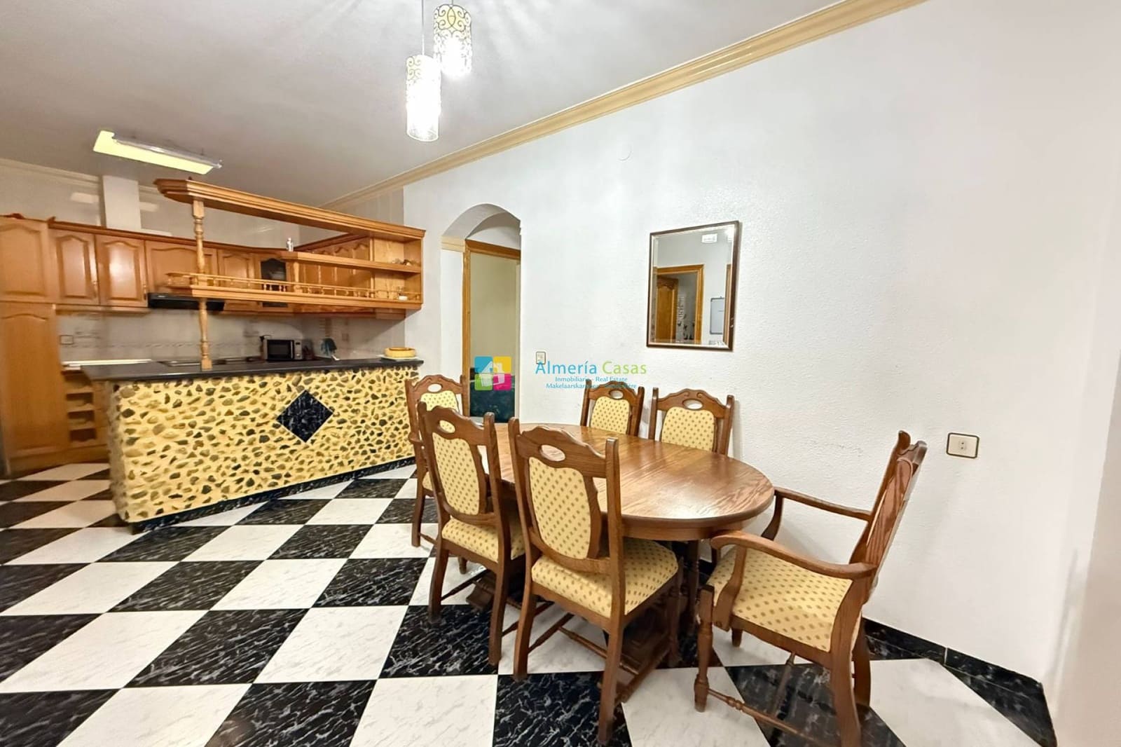 8 bedroom Townhouse for sale in Albanchez - € 68,000 (Ref: 9912232)