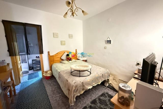 8 bedroom Townhouse for sale in Albanchez - € 68,000 (Ref: 9912232)