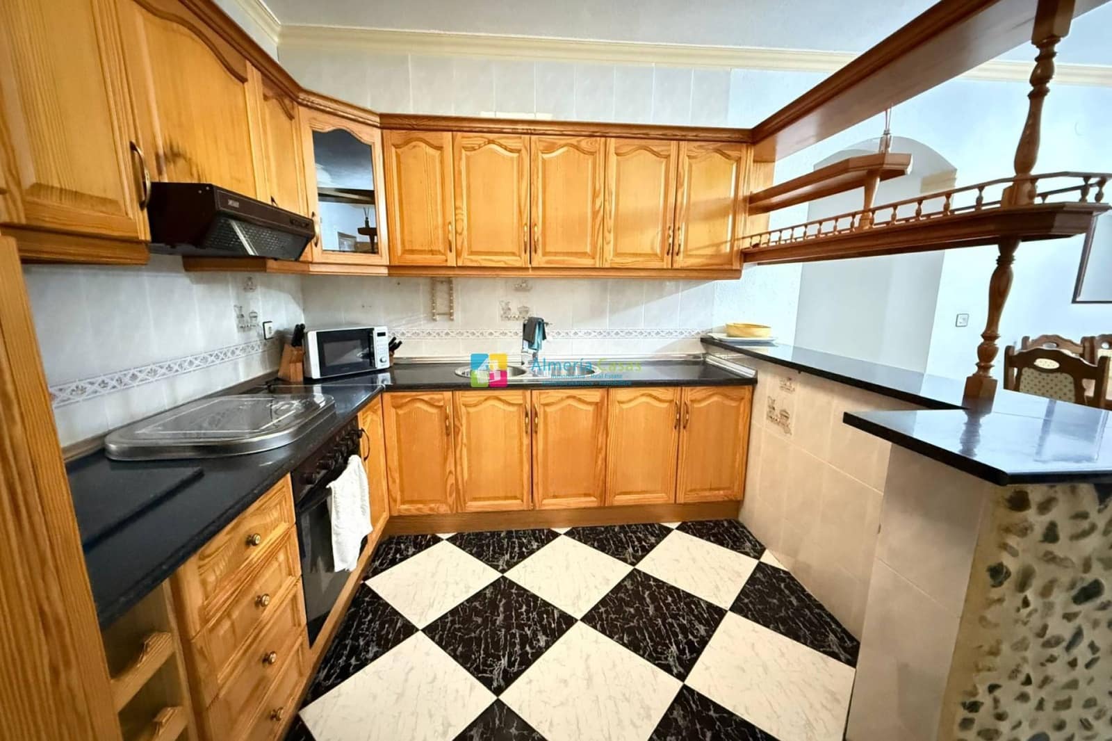 8 bedroom Townhouse for sale in Albanchez - € 68,000 (Ref: 9912232)