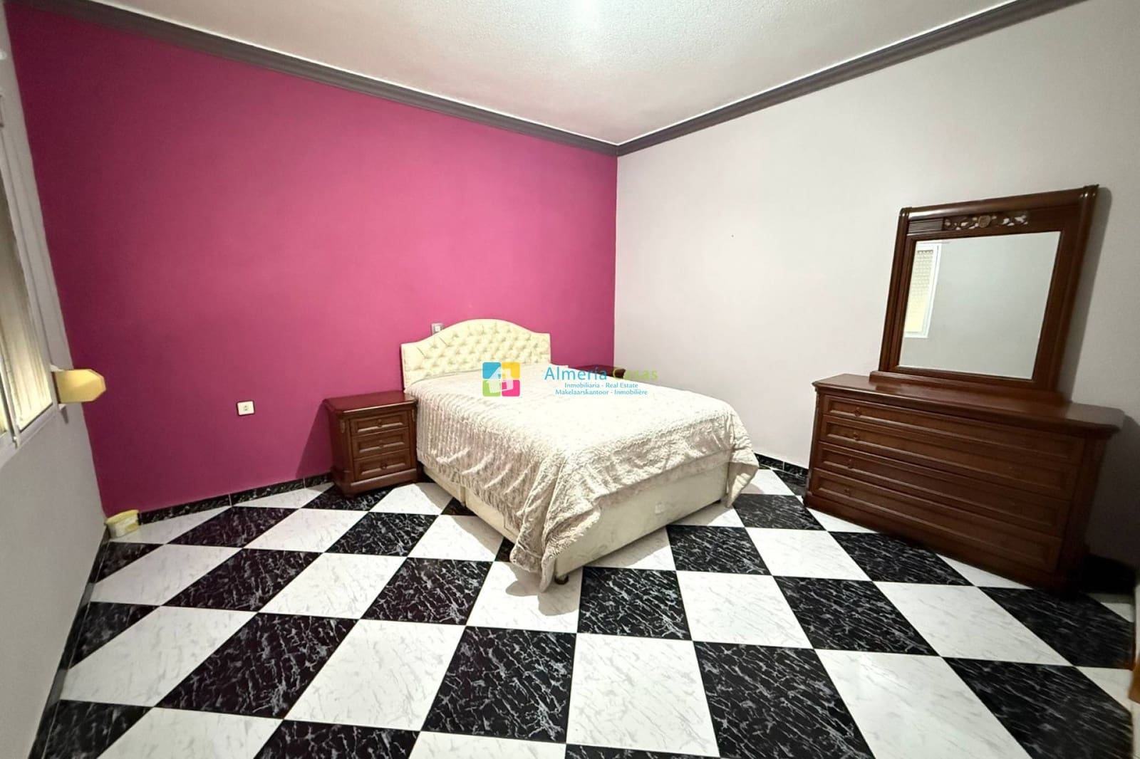 8 bedroom Townhouse for sale in Albanchez - € 68,000 (Ref: 9912232)
