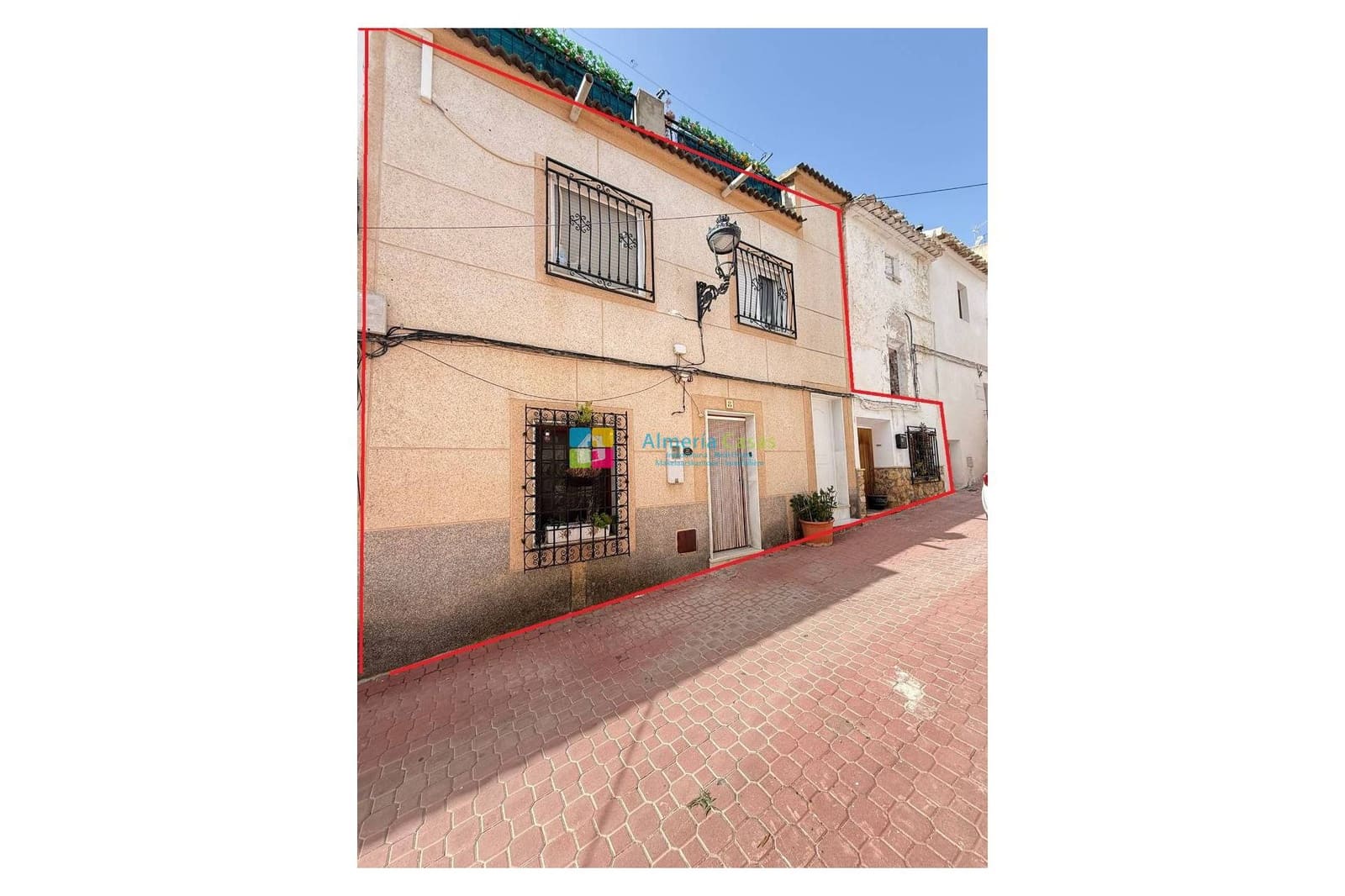 8 bedroom Townhouse for sale in Albanchez - € 68,000 (Ref: 9912232)