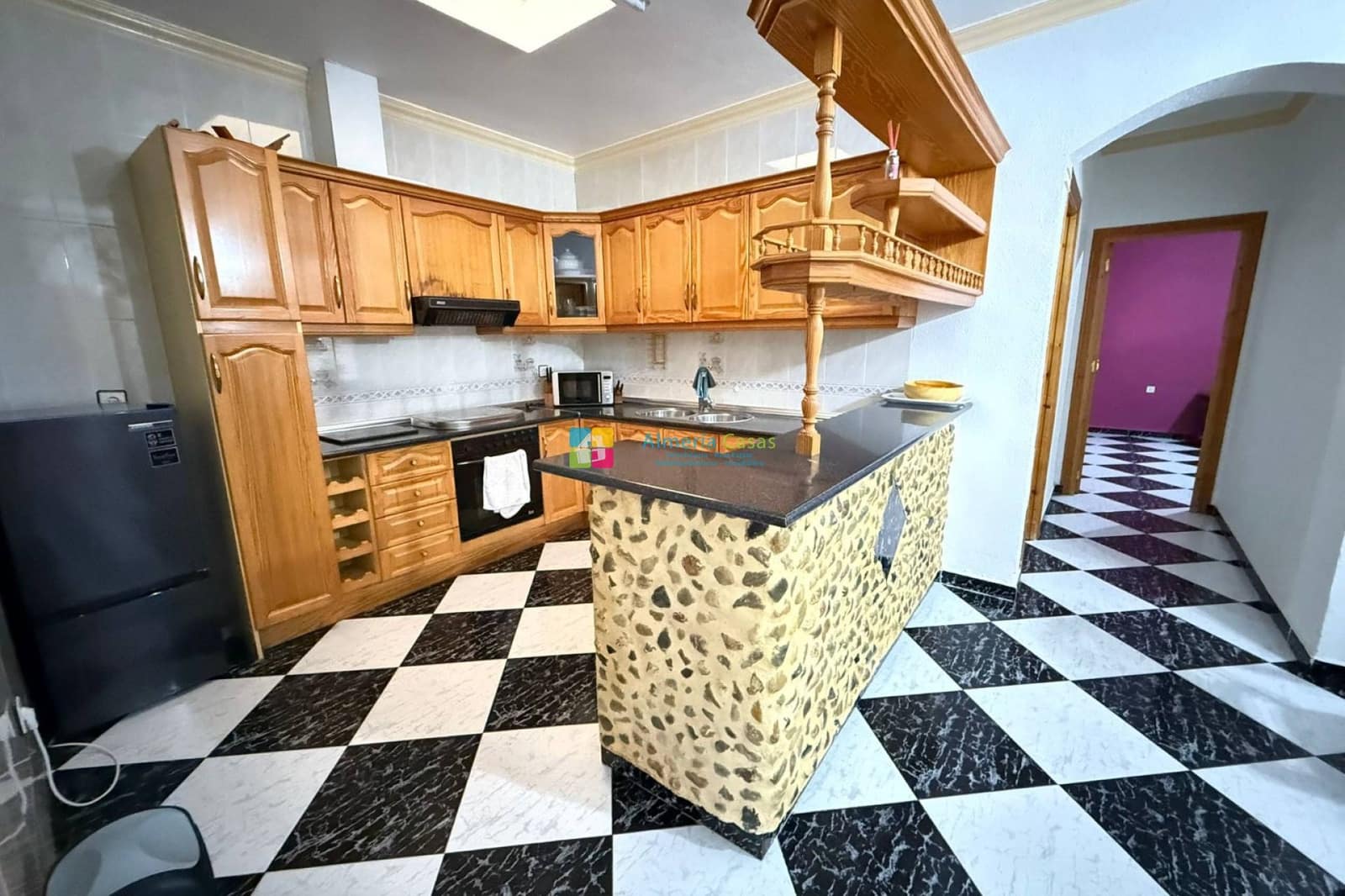 8 bedroom Townhouse for sale in Albanchez - € 68,000 (Ref: 9912232)