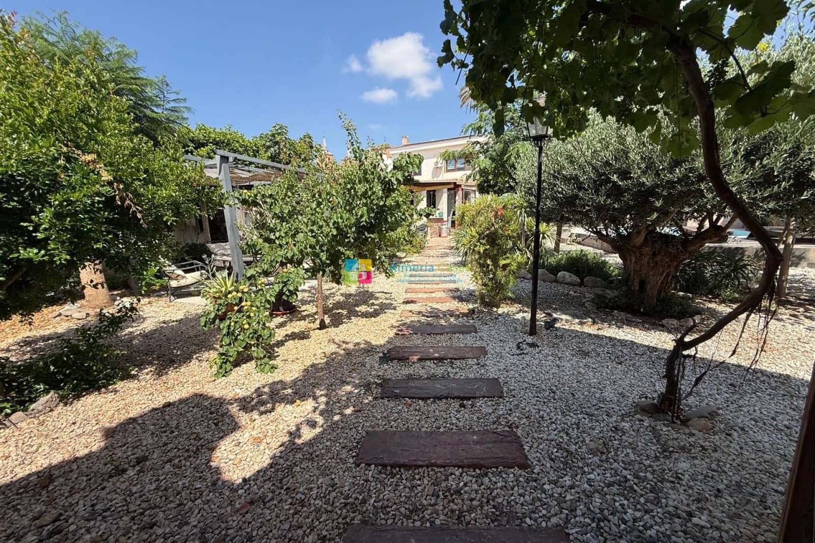 6 bedroom Townhouse for holiday rental in Cantoria with pool garage - € 1,200 (Ref: 9958524)