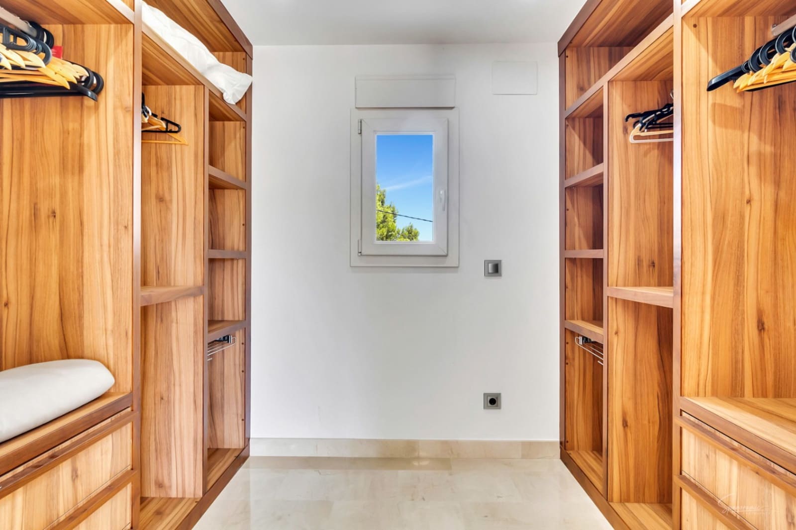 4 bedroom Villa for sale in Benissa - € 1,350,000 (Ref: 8700603)