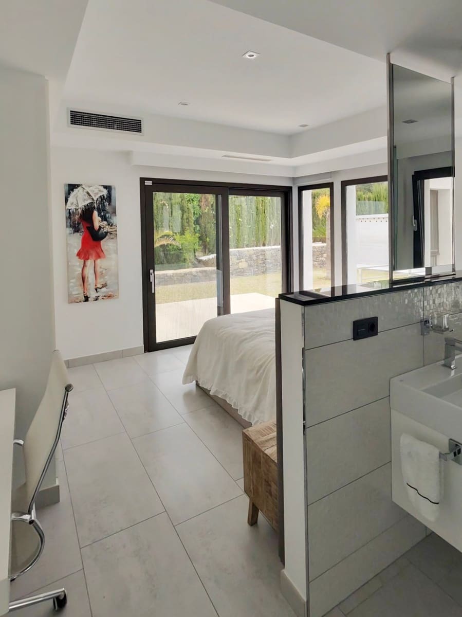 5 bedroom Villa for sale in Javea / Xabia with pool garage - € 2,350,000 (Ref: 9113624)